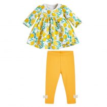 Girls outfit sets with long sleeves sweatshirts and pants printed in multicolors and animal cartoon patterns.