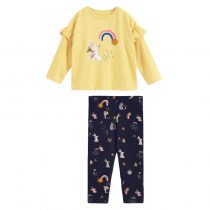Girls outfit sets with long sleeves sweatshirts and pants printed in multicolors and animal cartoon patterns.