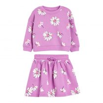 Girls outfit sets with long sleeves sweatshirts and pants printed in multicolors and animal cartoon patterns.